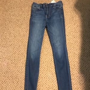 NWOT Hollister High Rise Super Skinny size 0S
